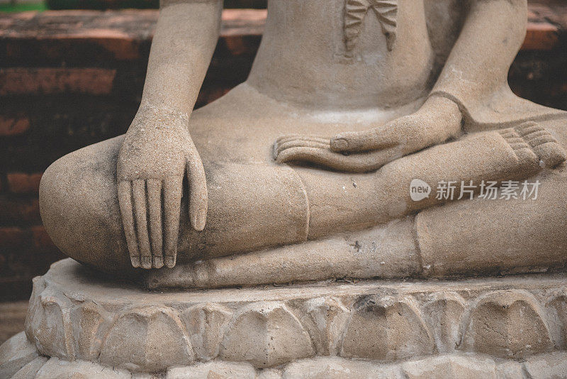 古阿戈达佛像雕塑在Wat Yai Chai Mongkhon，泰国大城府
